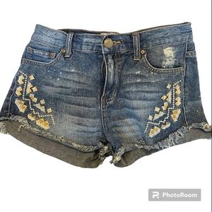 Free People Geo embroidered frayed hem jean shorts- size 26